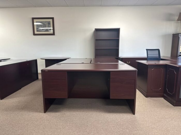 Used HON Double Pedestal Desk - Image 3